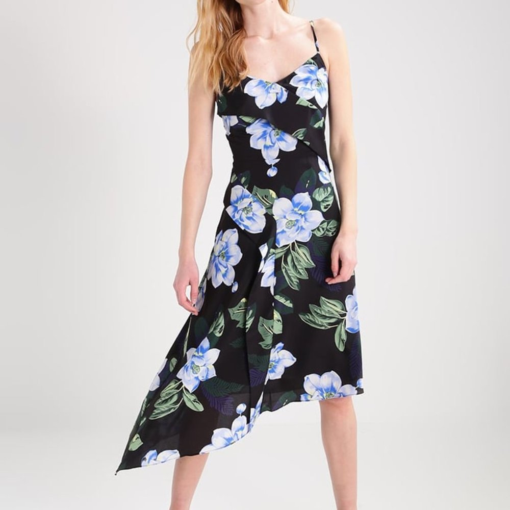 Lovely, comfortable, and flattering asymmetric dre